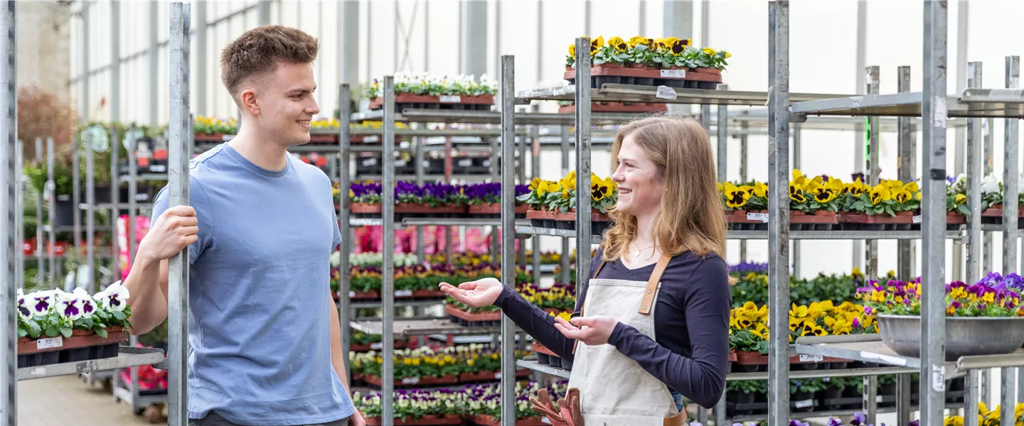 Einkauf im Pflanzengroßmarkt - Kundenberatung